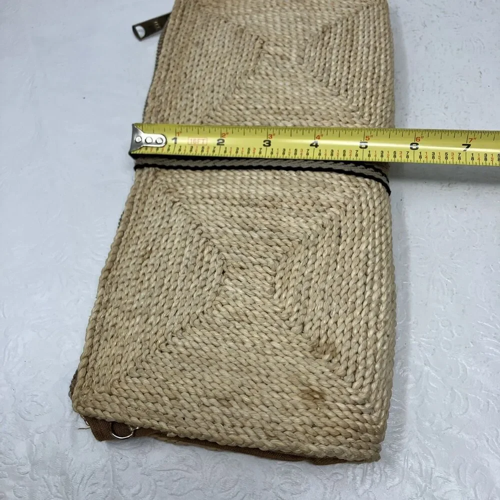 Vintage 70s Womens Hand Clutch Tan Woven Raffia Straw Retro Boho Chic Nature